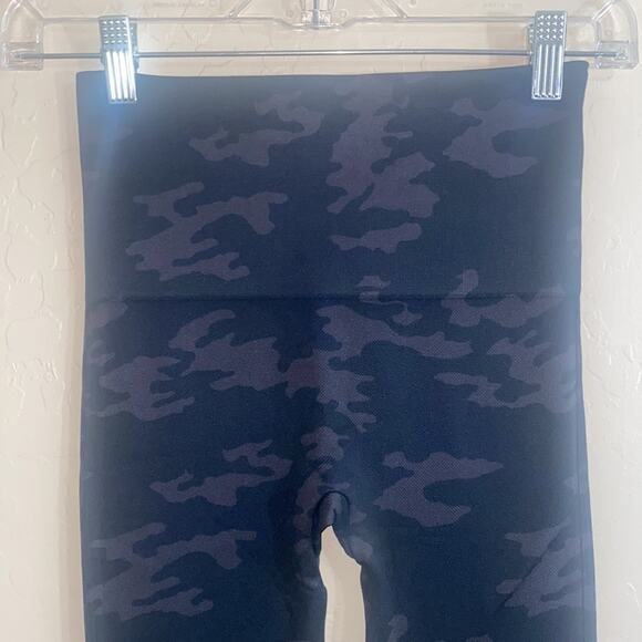 Spanx look at me now seamless camo leggings. size small - Picture 3 of 6
